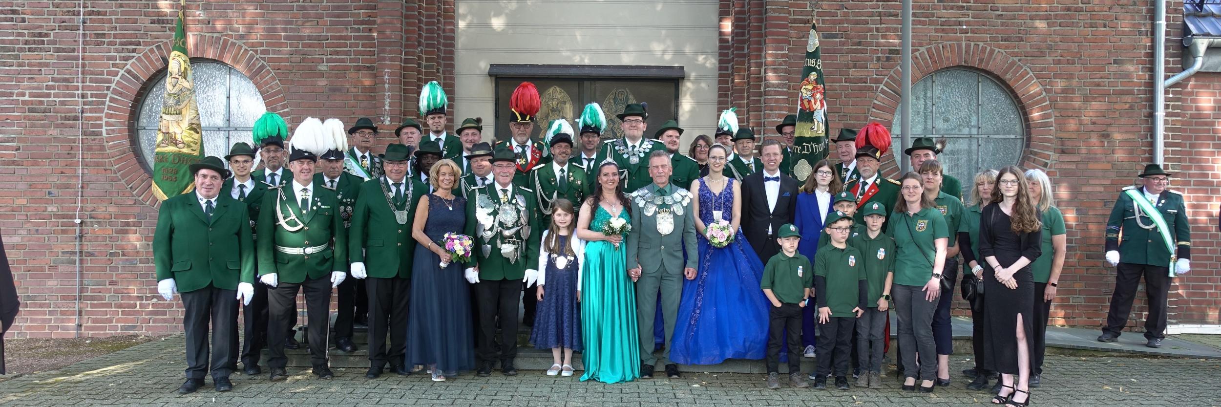Majestäten 2024/2025 zusammen mit der Schützenbruderschaft